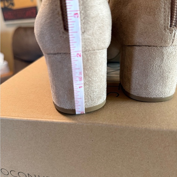 NWT Coconuts by Matisse Beige Lace-Up Booties - Picture 8 of 11